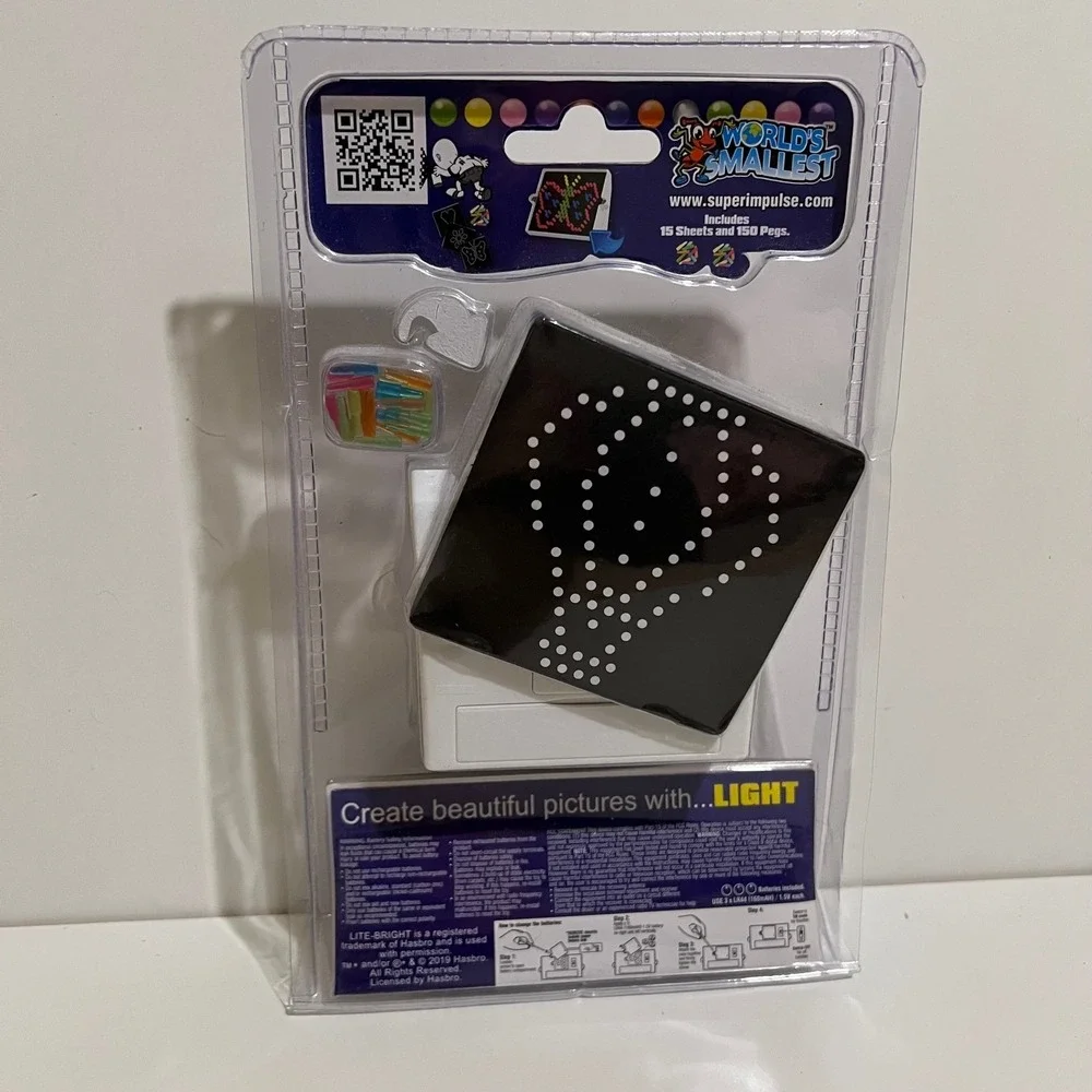 World's Smallest Lite‎ Brite Retro Light Up Toy Peg Board 150 Pegs 15 Sheets